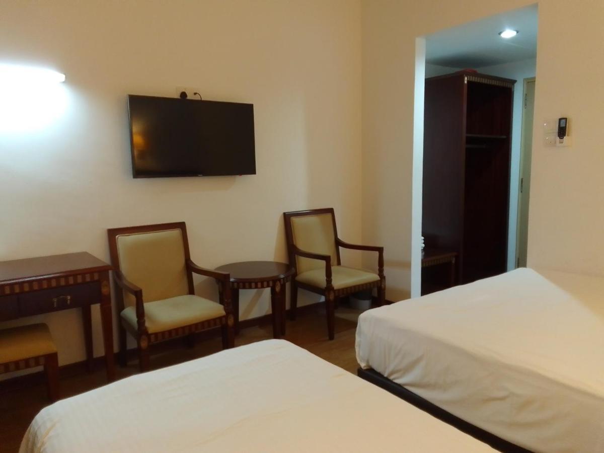 Super Oyo 90464 Borneo Suites Hotel Kota Kinabalu Exterior photo
