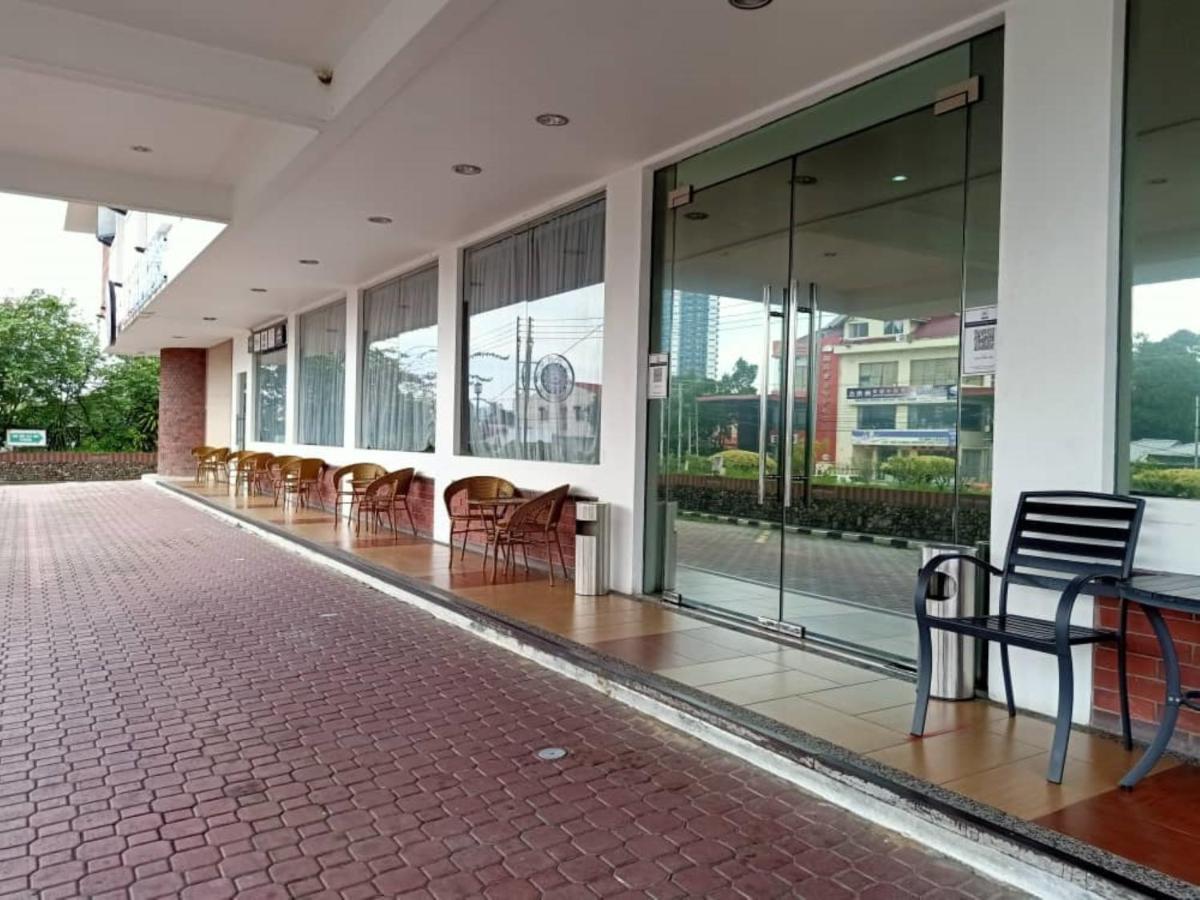 Super Oyo 90464 Borneo Suites Hotel Kota Kinabalu Exterior photo