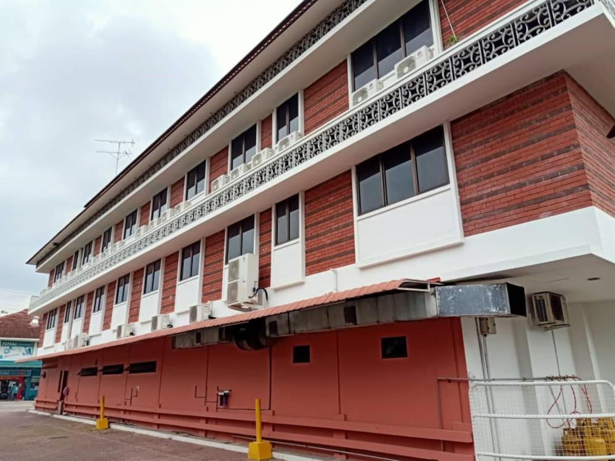 Super Oyo 90464 Borneo Suites Hotel Kota Kinabalu Exterior photo